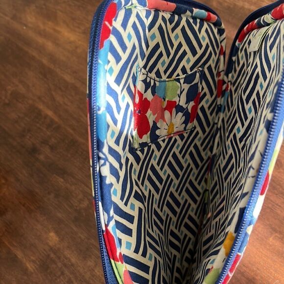 Vera Bradley Summer Cottage (Summer 2012) E- Reader Sleeve w/ Interior ID Slot - Picture 4 of 9